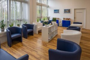 Hausarztpraxis Dr. med. Dr. rer. nat. Kathrin Rall Fachärztin für Allgemeinmedizin ZB Manuelle Medizin / Chirotherapie Gliwicer Straße 1 06842 Dessau-Rosslau - Unsere Praxisräume